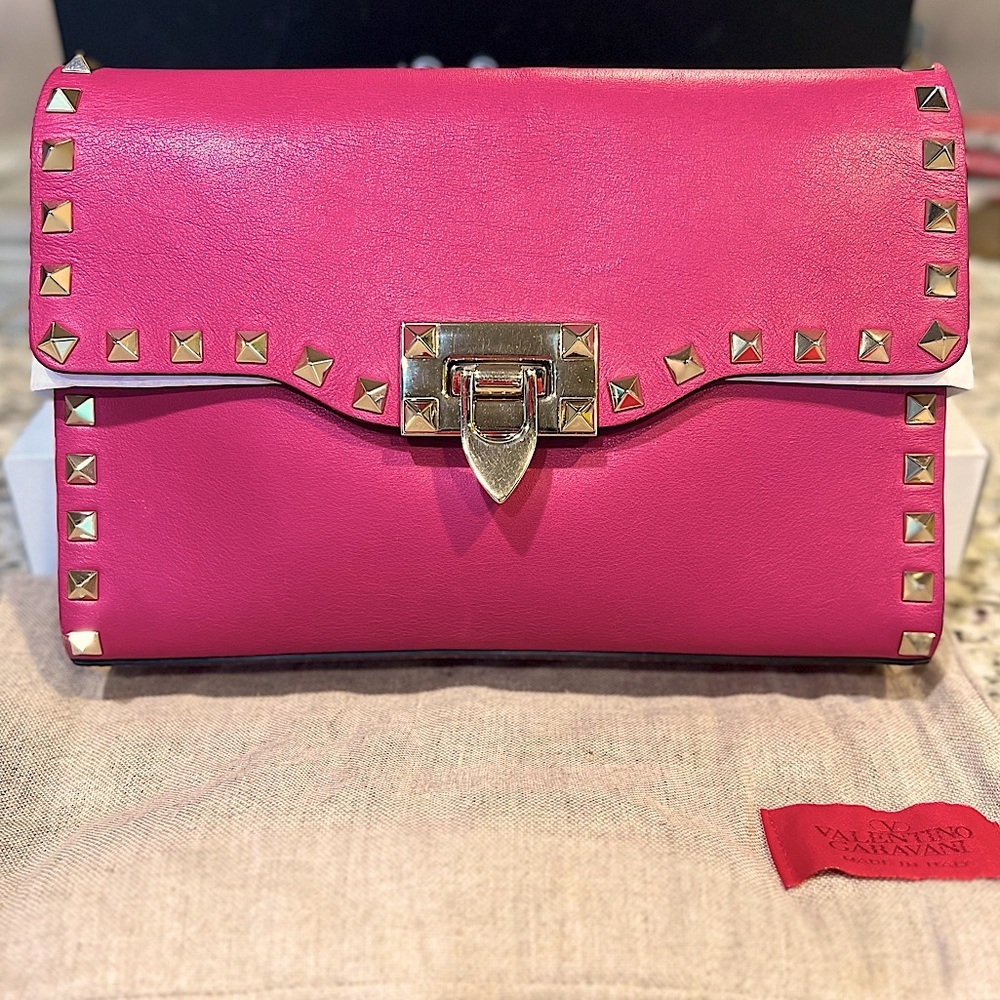 VALENTINO GARAVANI Fuschia Pink Leather Gold Rockstud Shoulder Crossbody Bag